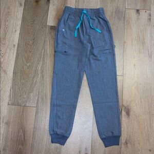 New Figs Zamora Joggers size medium scrub bottoms pants nurse dental in grey